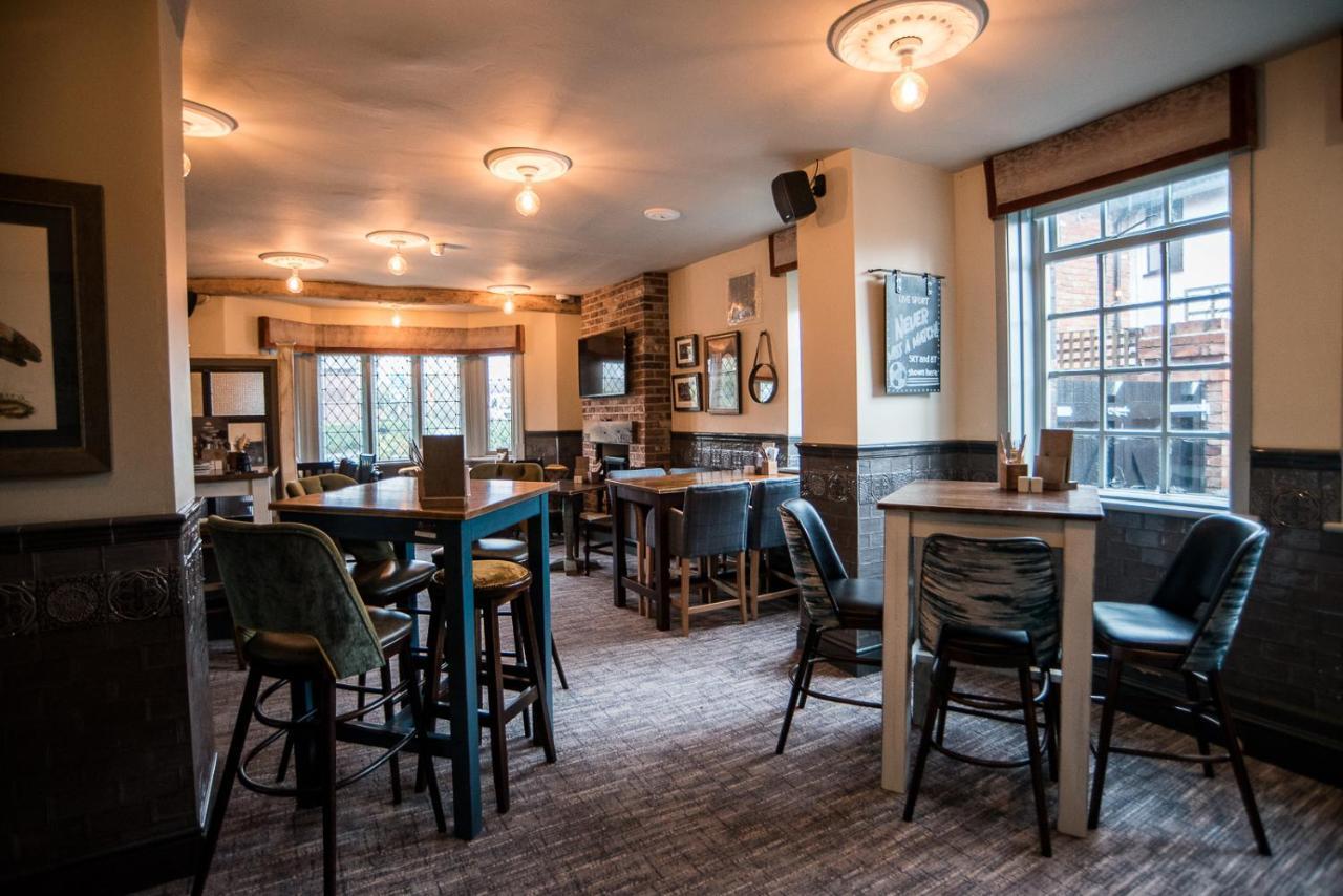 Cat & Lion Country Pub And Hotel Warrington  Esterno foto