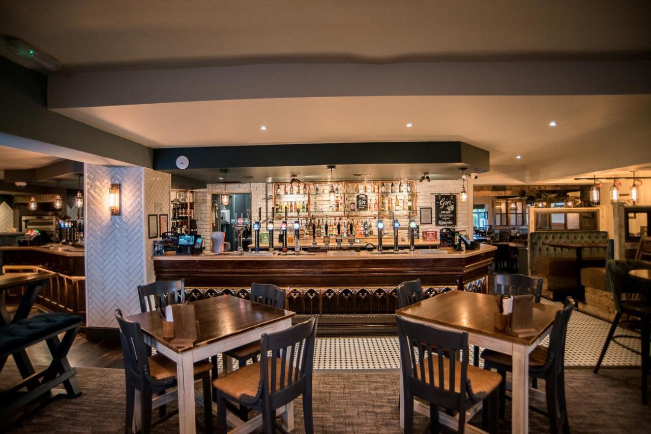Cat & Lion Country Pub And Hotel Warrington  Esterno foto