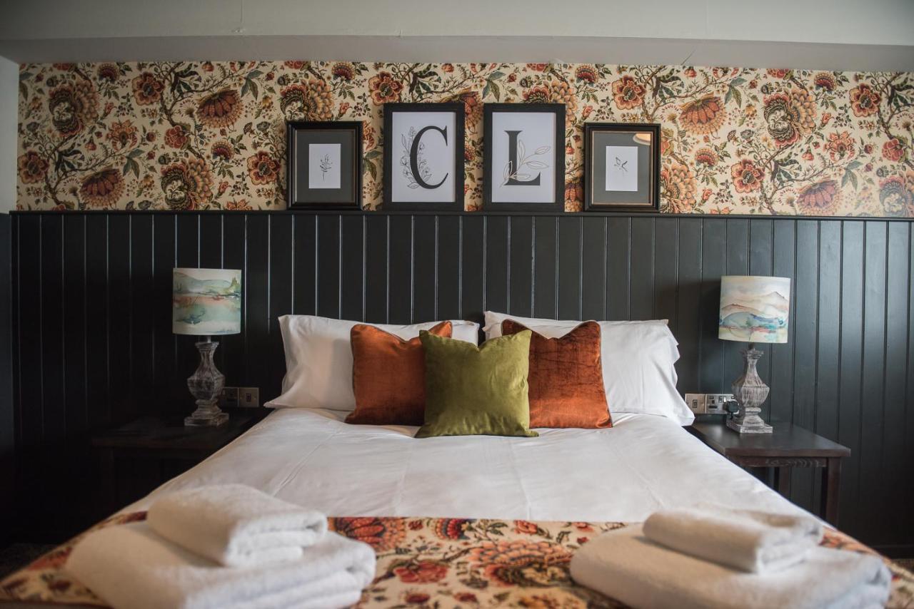Cat & Lion Country Pub And Hotel Warrington  Esterno foto