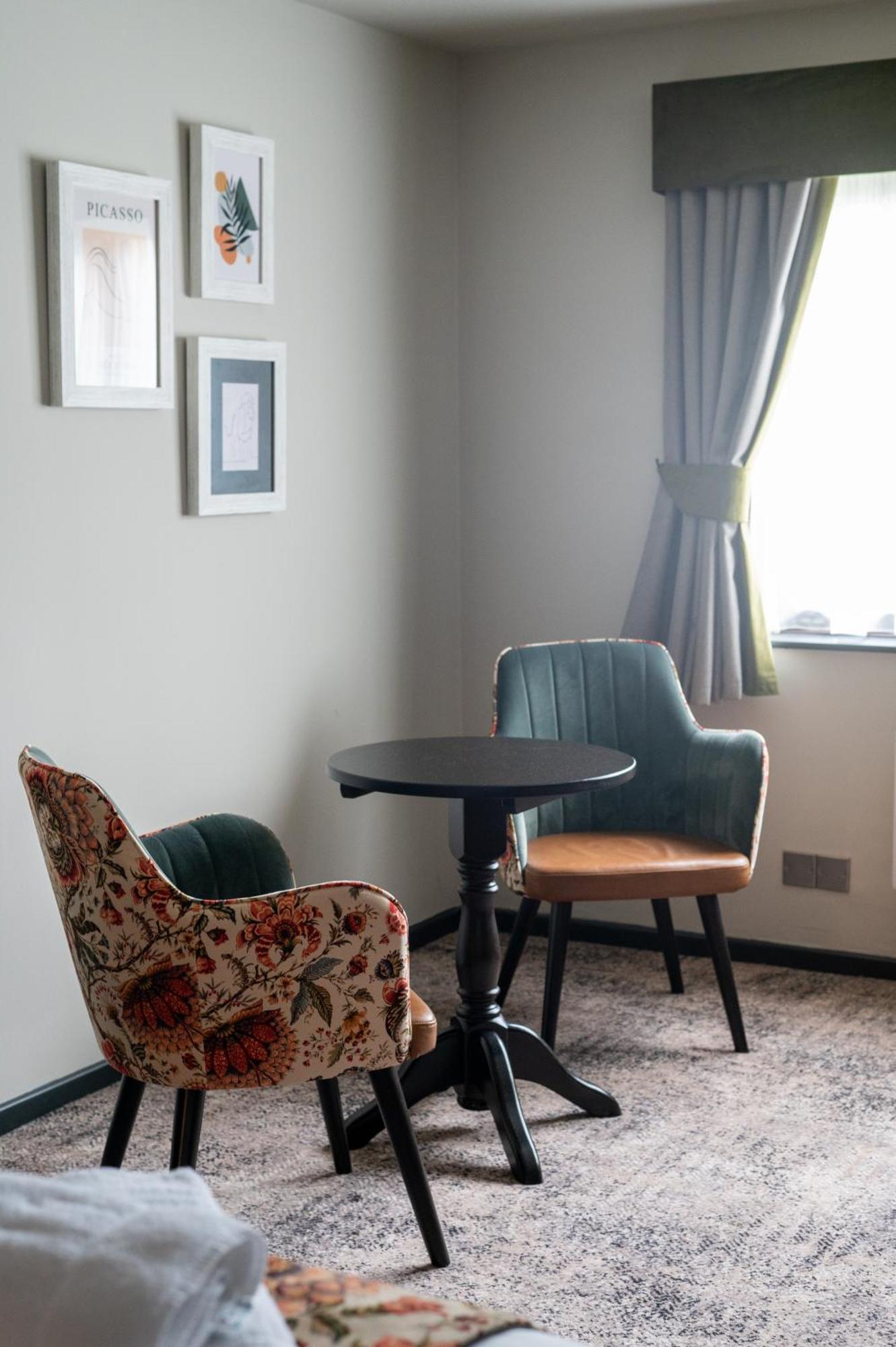 Cat & Lion Country Pub And Hotel Warrington  Esterno foto