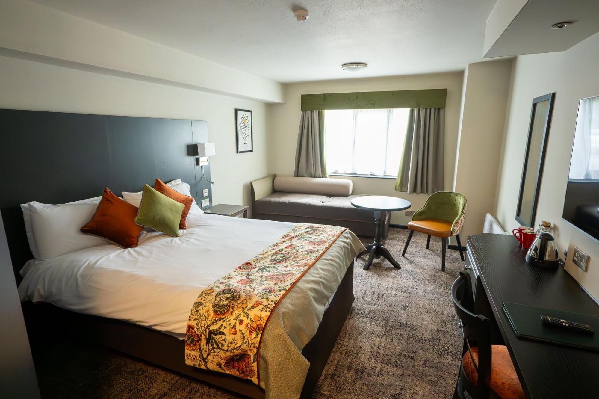 Cat & Lion Country Pub And Hotel Warrington  Esterno foto