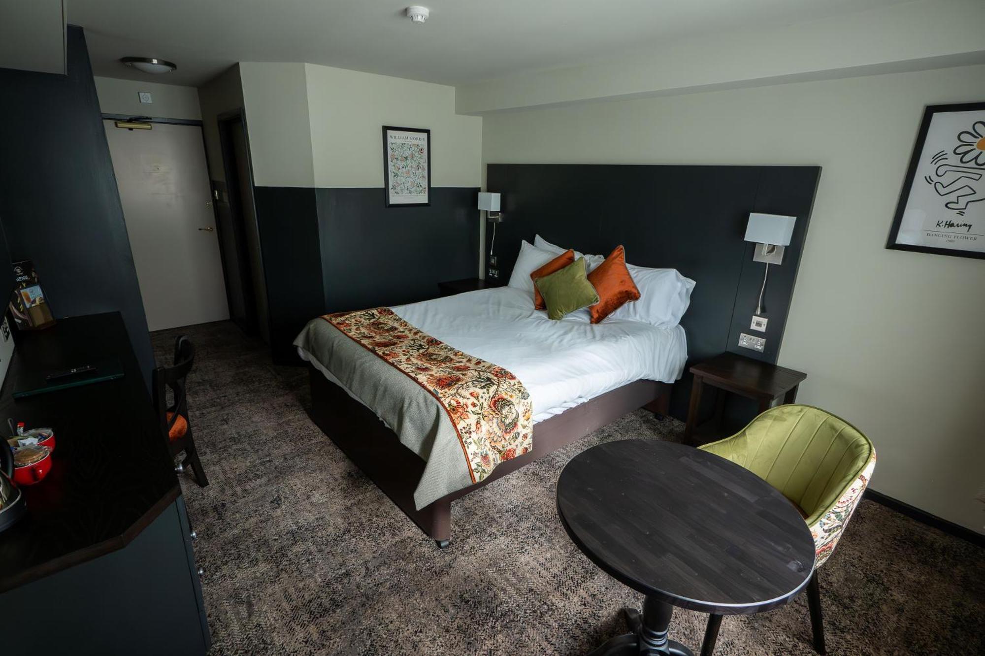 Cat & Lion Country Pub And Hotel Warrington  Esterno foto