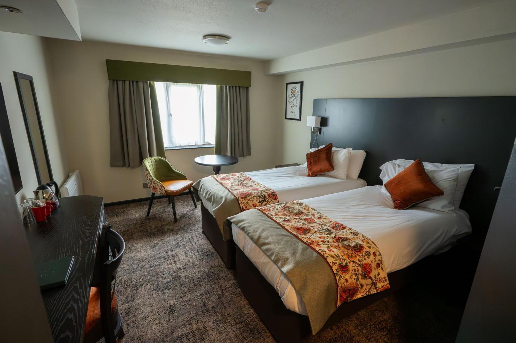Cat & Lion Country Pub And Hotel Warrington  Esterno foto